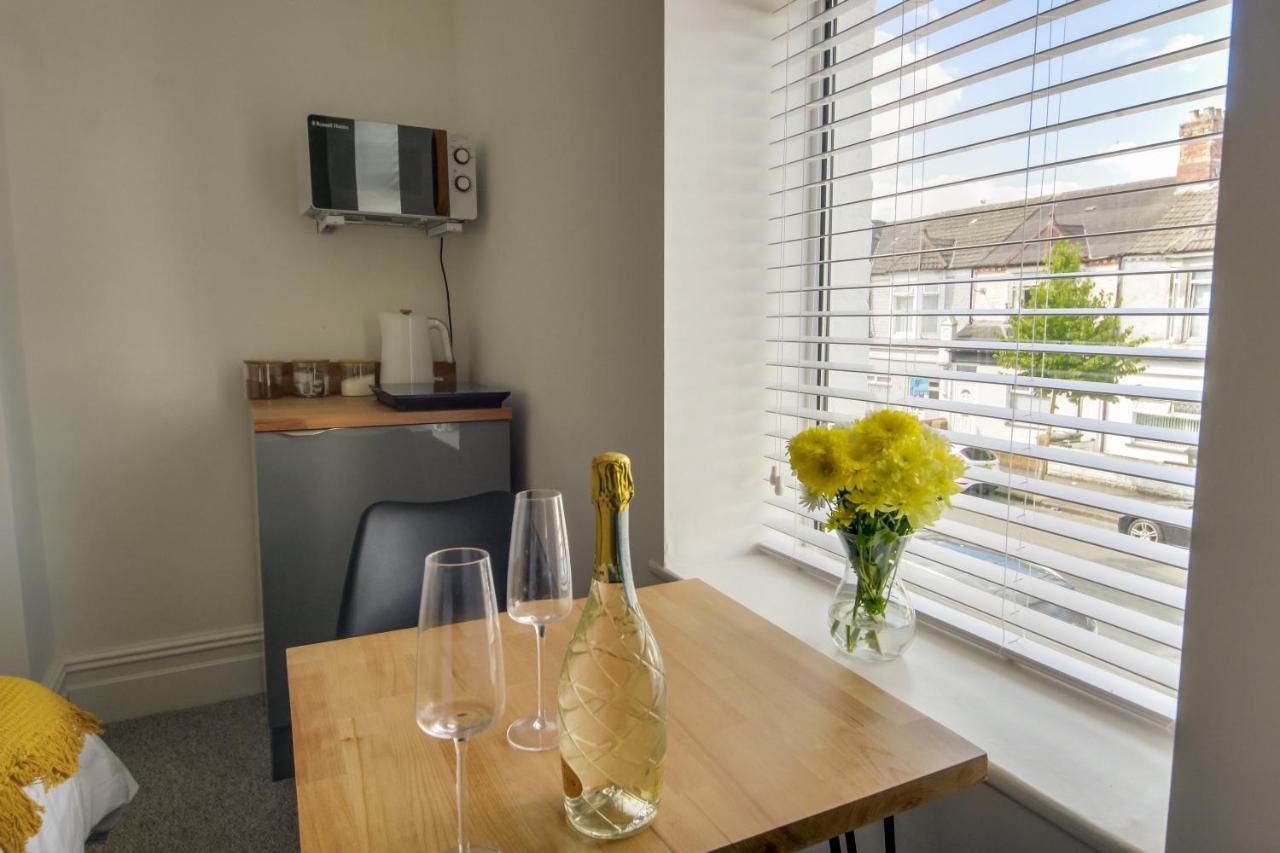 Bay City Studio Apartments By Staying-Away Cardiff Bagian luar foto